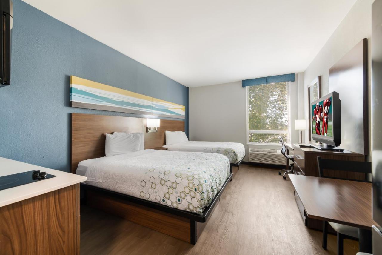Hometowne Studios By Red Roof Newport News - Hampton West Экстерьер фото