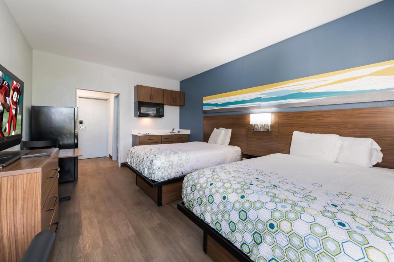 Hometowne Studios By Red Roof Newport News - Hampton West Экстерьер фото