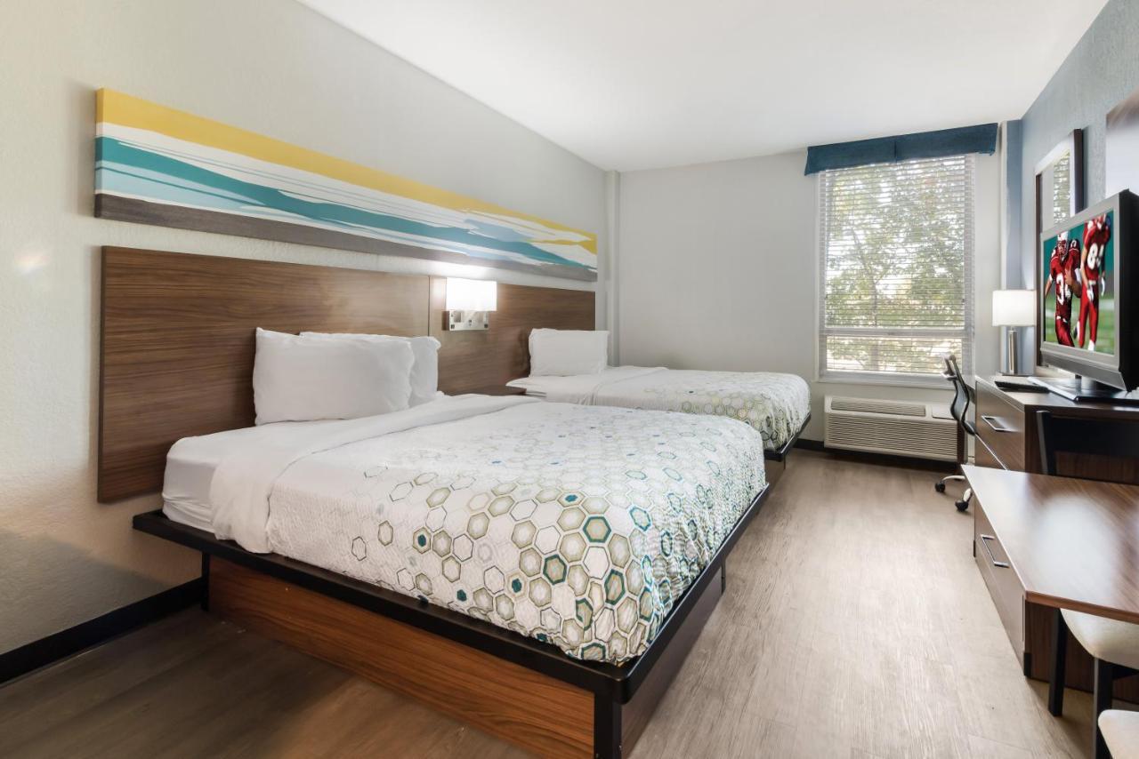 Hometowne Studios By Red Roof Newport News - Hampton West Экстерьер фото