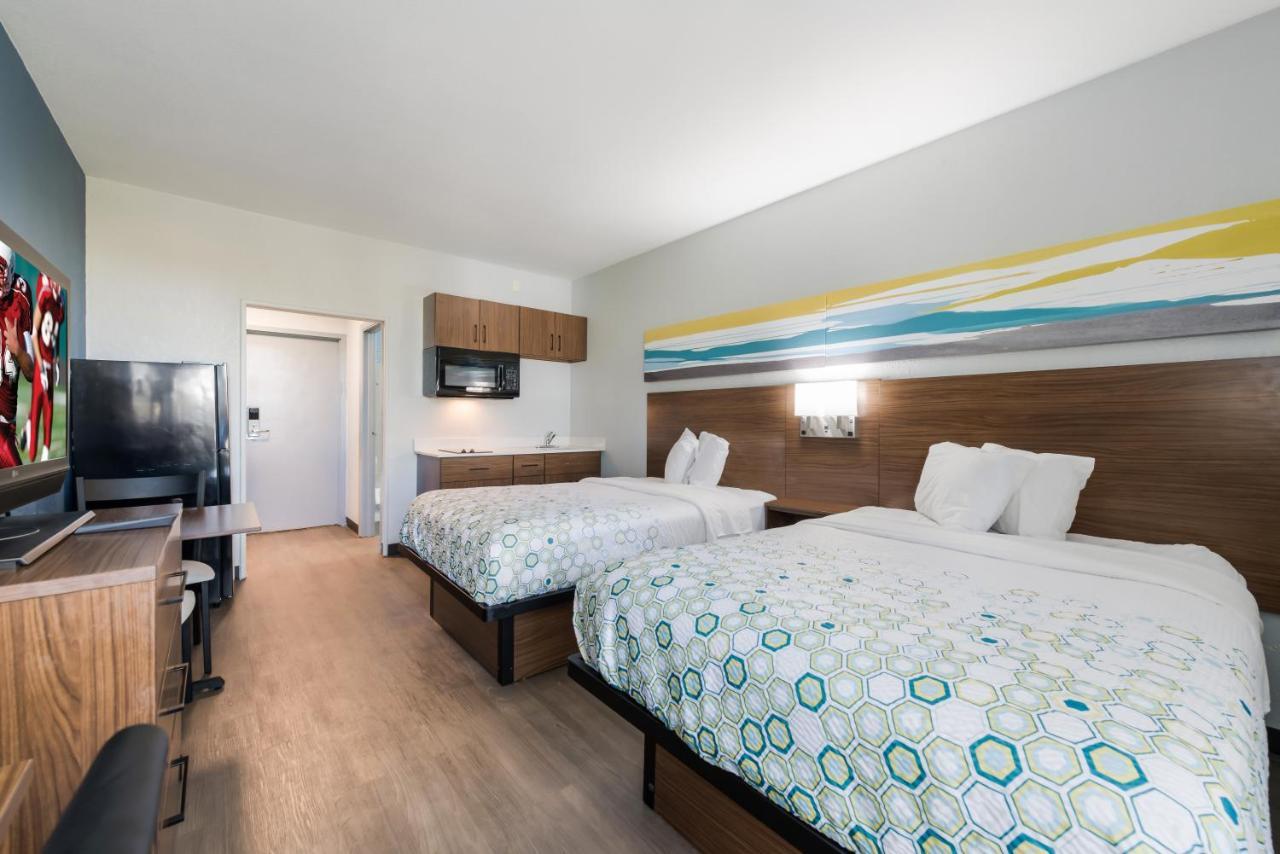 Hometowne Studios By Red Roof Newport News - Hampton West Экстерьер фото