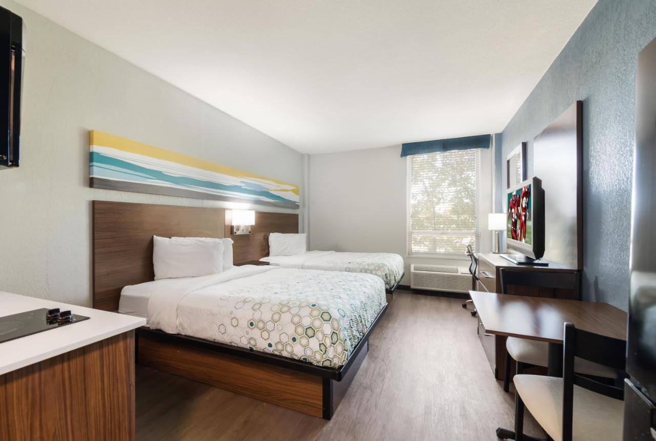 Hometowne Studios By Red Roof Newport News - Hampton West Экстерьер фото