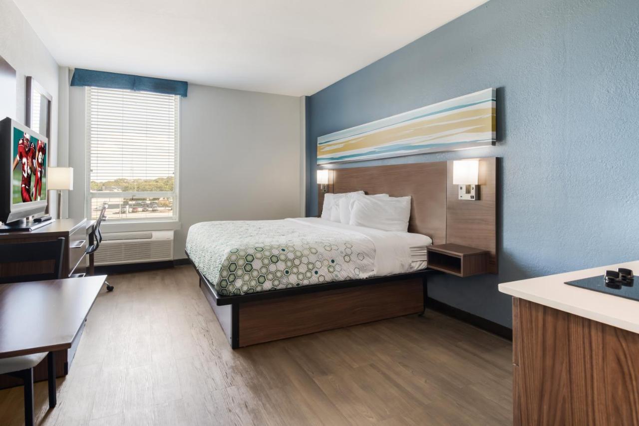 Hometowne Studios By Red Roof Newport News - Hampton West Экстерьер фото